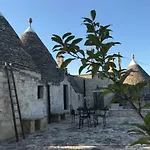 Trulli Domus Petra Alberobello